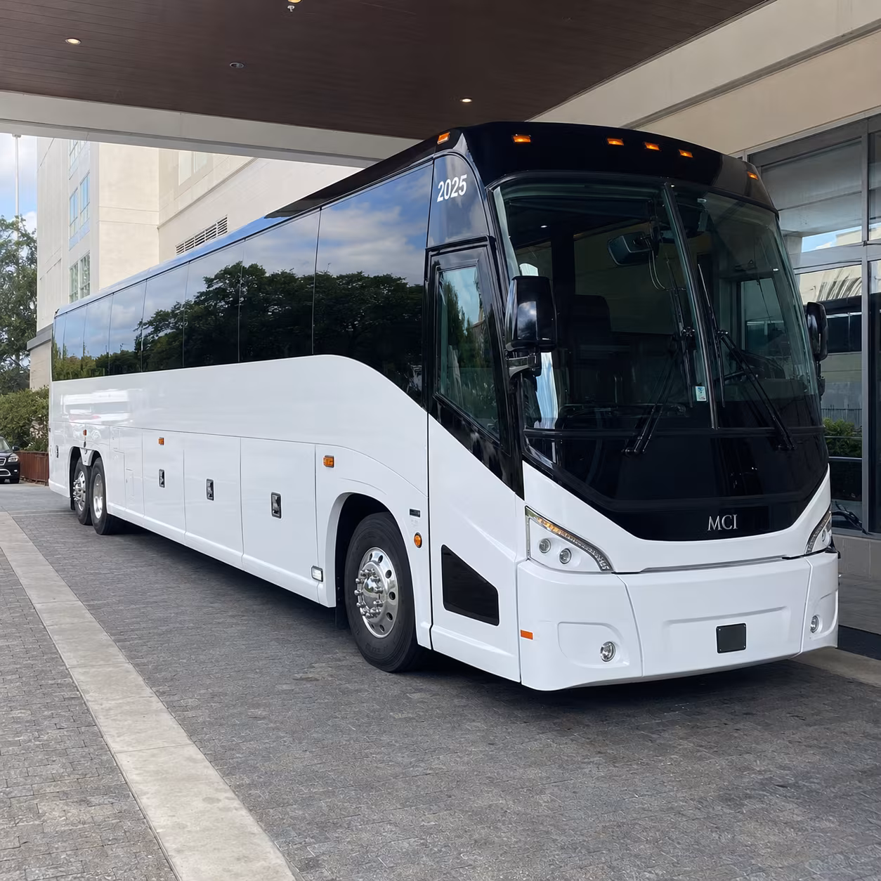 reading 54 passenger charter bus